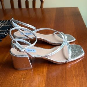 Steve Madden silver low heel shoes, size 9 1/2